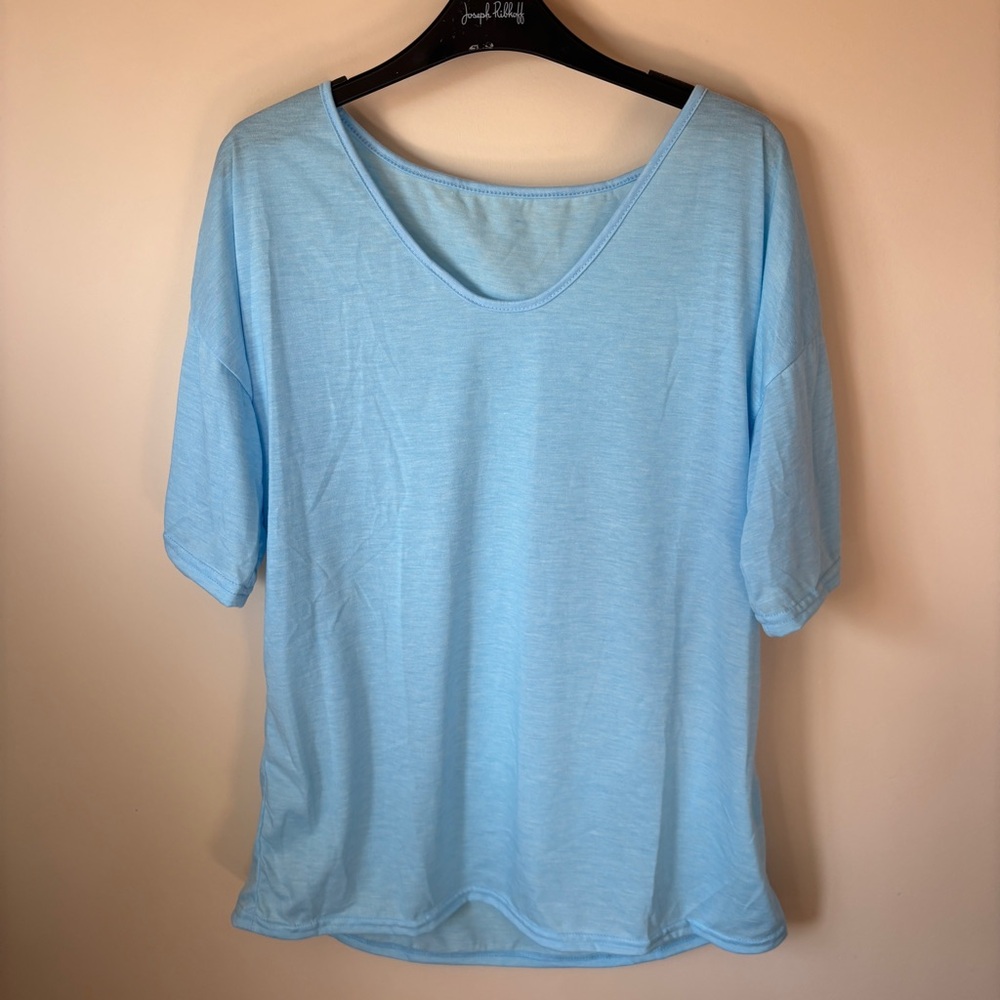 Amazon Women’s Light Blue Relaxed Fit XL Tshirt Lightweight Summer Top